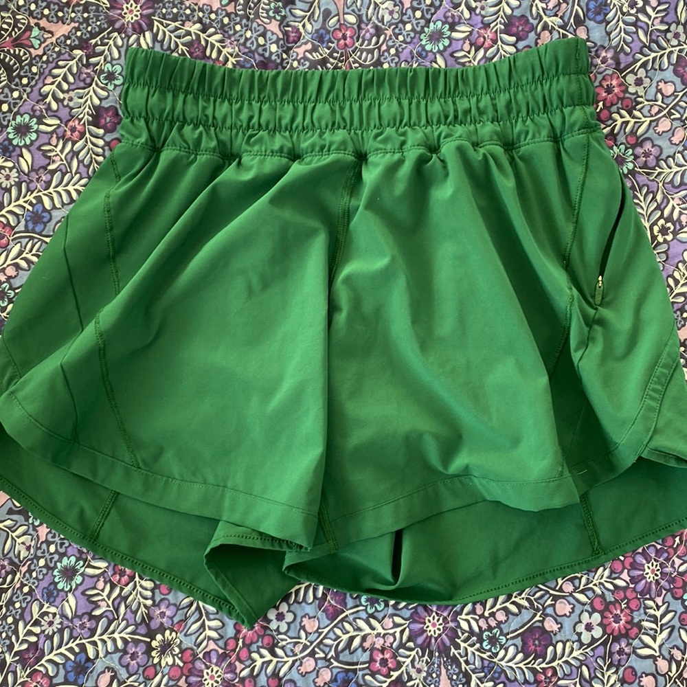 Track that Lululemon shorts midrise 5”